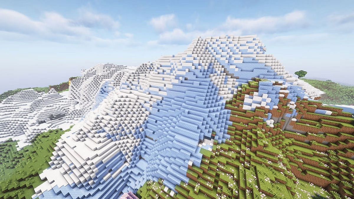 Frozen Peaks consists of snow and ice blocks. (Image via Sportskeeda Gaming || Mojang Studios)